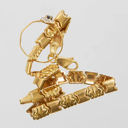 Diverse guld, buckliga, defekta, 18K, bruttovikt 7,5g Vikt: 7,5 g