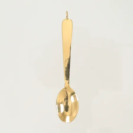 Hänge Sked längd 7,5cm inklusive ögla gravyr 18K  Vikt: 7 g