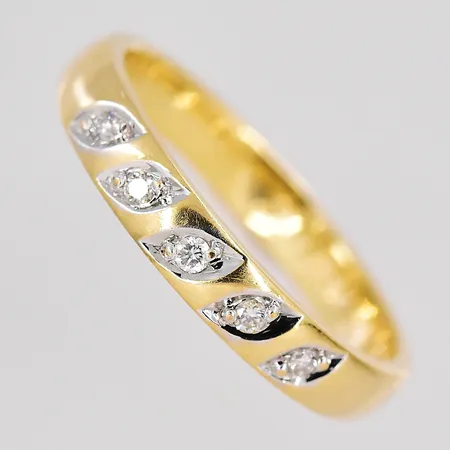 Ring med diamanter, 5x0,01ct, stl 18, personlig gravyr, GHA, 18K Vikt: 3,9 g