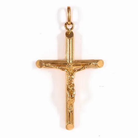Hänge Krusifix i 18K guld. Det är 24,5 mm brett, 44,5 mm långt inkl. ögla och väger 3,0g.