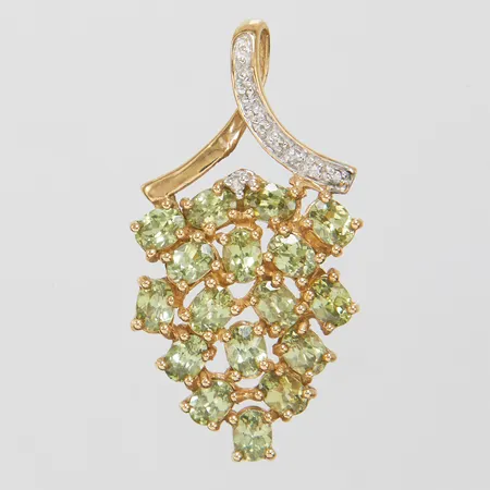 Hänge med gröna zirkoner samt vita stenar, 33,7x17,8mm, 9K Vikt: 3 g