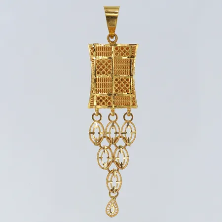 Hänge med genombruten dekor, 63x14,5mm, 21K. Vikt: 3,7 g