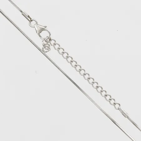 Kedja, längd: 47cm, bredd: 1mm, 925/1000 silver. Vikt: 3,5 g