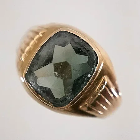 Klackring med grön sten stl 22 bredd 4,2mm - 15,1mm 18k 5,5g Vikt: 5,5 g