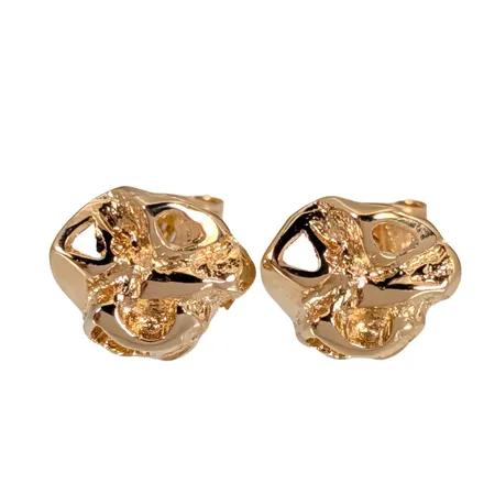 Örhängen, 18K guld, strukturmönstrad modell, storlek 7,5 x 8 mm, orginalploppar med tillverkarstämpel BEH - Bengt Hallberg Guldsmeds AB, fint skick Vikt: 1,4 g