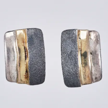 Ett par örhängen längd: ca 1,2cm bredd: ca 7mm JAa saknar stoppers 925/1000 silver  Vikt: 3,1 g