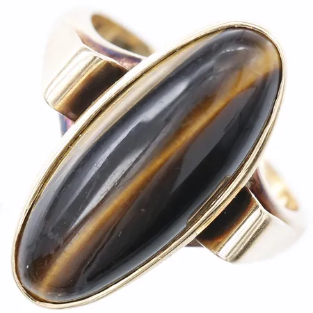 Ring med cabochonslipad tigeröga, stl 20, bredd 4mm, tillverkad år 1912, 18K Vikt: 9,2 g