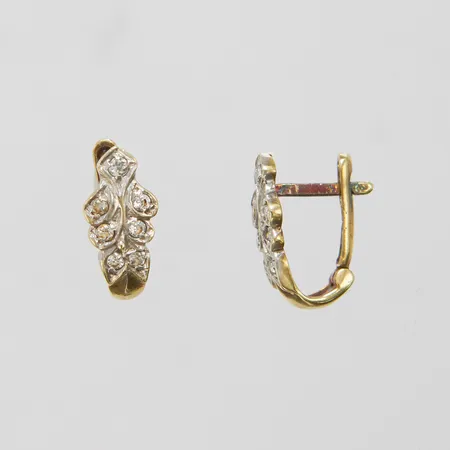 Ett par örhängen med vita stenar, ca 11x6,5mm, missfärgade, 14K, bruttovikt 2,7g Vikt: 2,7 g