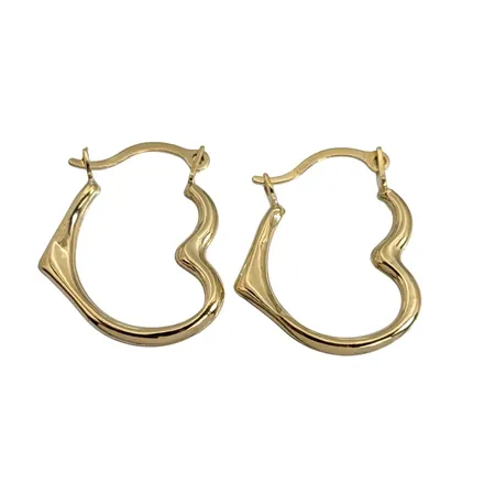 Örhängen Hjärtformade Creoler, 18K guld, storlek 14x16 mm, tjocklek 1,7 mm, några mindre intryckningar / bucklor Vikt: 0,5 g