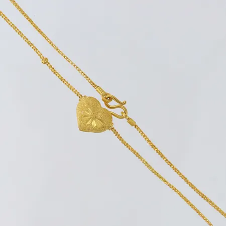 Kedja med integrerat hänge hjärta, längd 39,5cm, bredd 1-12,5mm, ojämn länk, 23K Vikt: 7,6 g