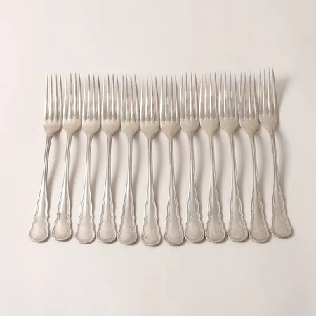 12 Matgafflar, modell Hallbergs Chippendale, längd: 22cm, monogram, CG Hallberg, Stockholm år 1916, 830/1000 silver. Vikt: 778,4 g