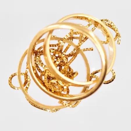 Diverse guld, defekter, gravyrer, 18K Vikt: 13 g