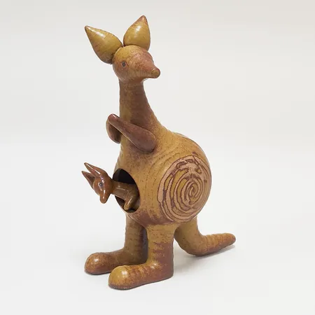 Figurin Känguru med unge ur serien Stora Zoo, Lisa Larson för Gustavsberg, höjd: 24 samt 9cm, glaserat stengods, stämpelmärkt