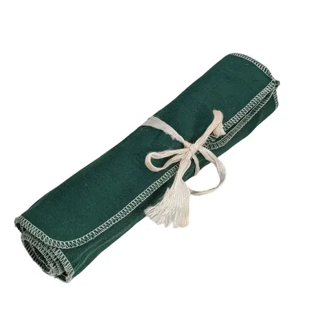 Besticklinda, plats för 12 bestick (matbestick), bredd 63 cm, höjd 22 cm, grönt filttyg, fint bruksskick