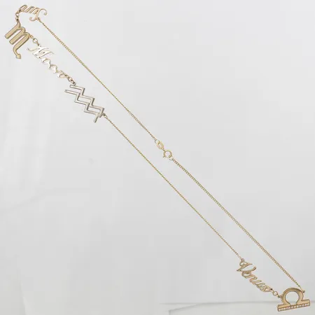 Collier med integrerade hängen och vita stenar, Pansar, längd: 45cm, bredd: 1,5mm, 18K guld Vikt: 7,8 g