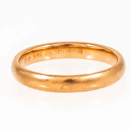 Diverse graverat guld i 18K. Vikt: 3,2g.