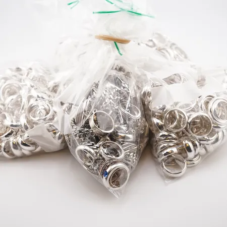 Diverse silversmycken med stenar 925/1000, bruttovikt: 3687 Vikt: 3687 g