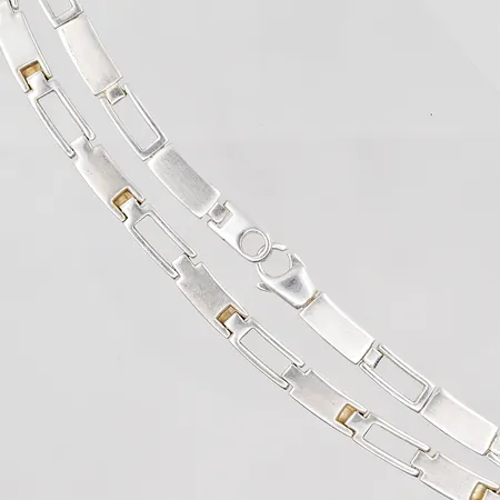 Collier halvstelt, 42cm, bredd 6mm, GHA, silver 925/1000 Vikt: 47,9 g