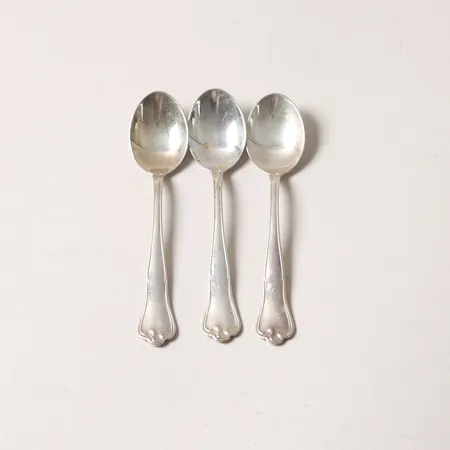 Tre moccaskedar, Saschisk, Mena, Lidköping, slitage, gravyr, 830/1000 silver. Vikt: 23,8 g