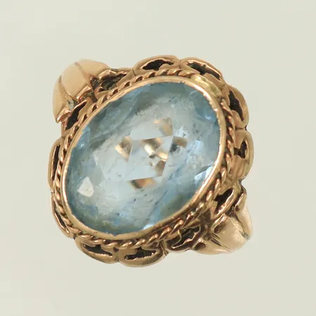 Ring med blå sten stl 17 bredd 1,5-17mm skador på stenen 14K bruttovikt 4,4g