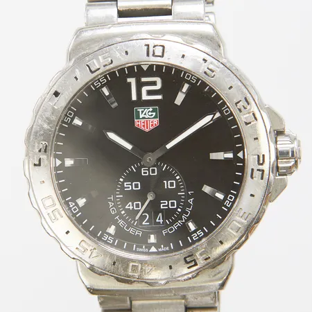 Herrur Tag Heuer Formula 1 stål quartz 42mm ref: WAU1112 snr: EAK3847 datum, stållänk viklås färgbortfall på dykring repig inga tillbehör.
