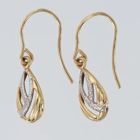 Ett par örhängen, tvåtonad, längd 24mm, bredd ca 7mm, Guldfynd, 18K Vikt: 0,9 g