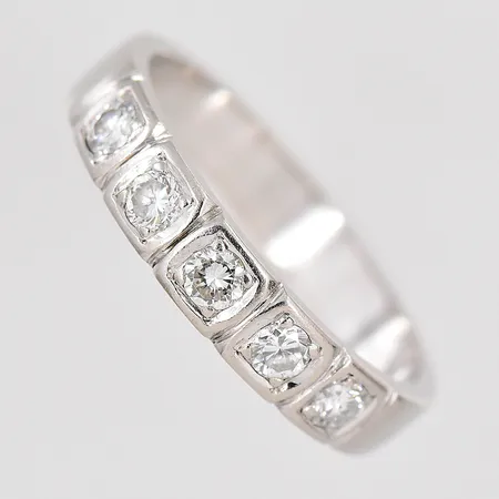 Ring vitguld, diamanter 0,34ctv enligt gravyr, stl 18, bredd 3,8mm, 18K Vikt: 4,6 g