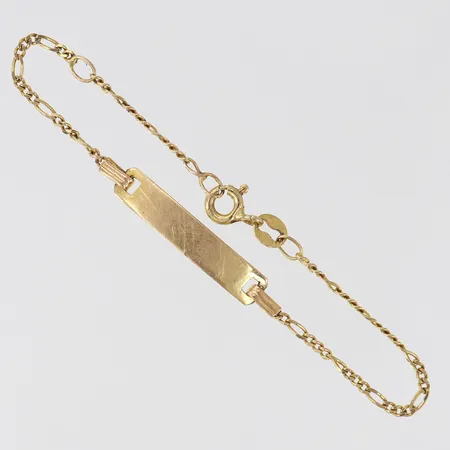 Armband med platta, längd 14,5cm, bredd ca 1,5-4,5mm, repig, Italy, 14K Vikt: 1,6 g