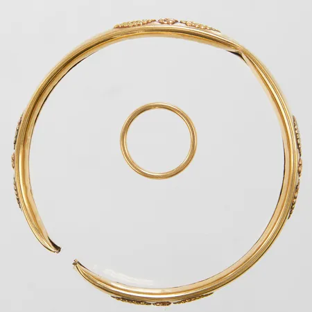 Diverse guld, trasigt, personlig gravyr, 18K Vikt: 19,9 g