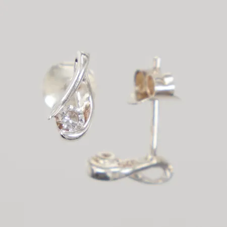 Ett par örhängen med vita stenar, 10x5mm , Silver 925/1000 Vikt: 1,1g. 