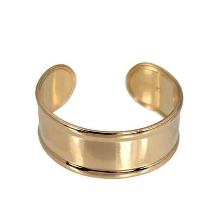 Ring, 18K guld, öppen modell, Guldfynd (GHA), Ø15½ mm - något justerbar, bredd 6 mm, fint skick Vikt: 1,5 g