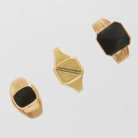 3 Klackringar, onyx, skeva, personlig gravyr, 18K, bruttovikt 12,1g Vikt: 12,1 g