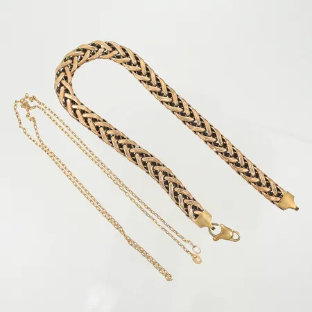 Armlänk flätad 20cm bredd 6mm. trasig lås. Kedja 27cm, saknar lås, allt 8K 8,7g Vikt: 8,7 g