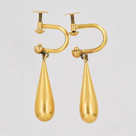 Ett par örhängen, längd 25mm, skruvmodell, 18K Vikt: 2,4 g