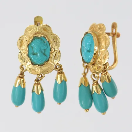 Ett par örhängen med turkosa stenar, längd 25mm, bredd ca 11mm, ena lös stift, 18K Vikt: 2,6 g