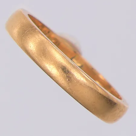 Ring slät stl 15¼, gravyr, Falk Sven O 1957, 18K Vikt: 3,4 g