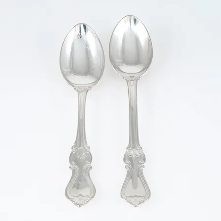 6 moccaskedar längd 110 mm och 6 kaffeskedar längd 115 mm i silver (830/1000) av modellen Olga. Stämplad GAB. Vikt: 173,7g.