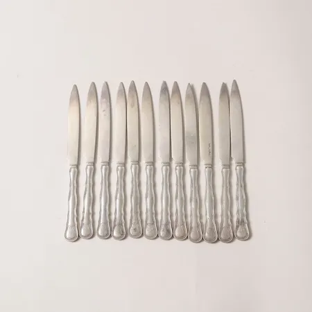 12 Fruktknivar, modell Hallbergs Chippendale, längd: 15,5cm, monogram, CG Hallberg, Stockholm år 1916, 830/1000 silver. Vikt: 317,6 g