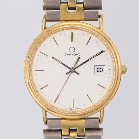 Herrur Omega quartz ca Ø32mm, datum, batteribyte krävs, svag yrkesgravyr baksida, 18K, defekt titanarmband, box, låda