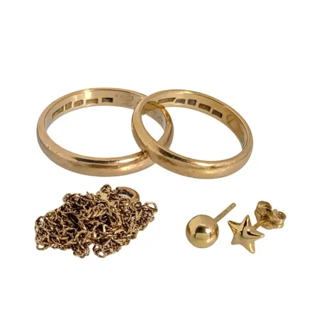 Diverse smycken, 18K guld, defekter, gravyrer och ojämnheter Vikt: 9,5 g