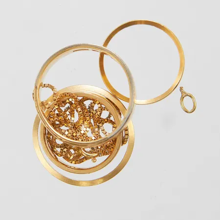 Diverse guld, skevt, defekt, trasigt, gravyrer, 18K Vikt: 15,4 g