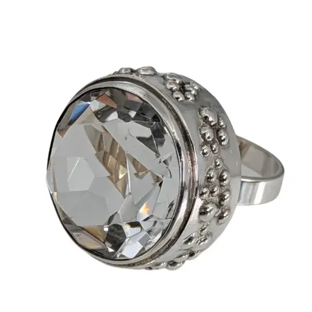 Retro Ring 1970-tal, ERIK GRANIT FINLAND (1930-1988), kraftig modell, silver 925/1000, sterling, Bergkristall, Ø17¼ mm, skena bredd 3,5 mm, dekor Ø26,5 mm, uppbyggnad 17 mm, tillverkad 1971, fint skick, svensk kontroll/importstämpel på skenans utsida Vikt: 20,2 g