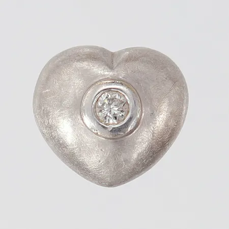 Hänge hjärta med diamant ca 0,10ct, enligt gravyr, ca 12-14mm, vitguld, 18K Vikt: 4 g