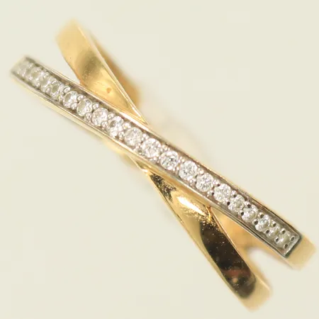 Ring med diamanter 21xca0,005ct stl 16½, bredd 2,4-4,6mm GHA 18K  Vikt: 2,2 g