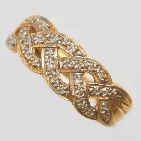 Ring, Ø17, bredd: 2,3-7mm, diamanter 26 x ca.0,0025ct, 8/8-slipade, 18K Vikt: 2,9 g