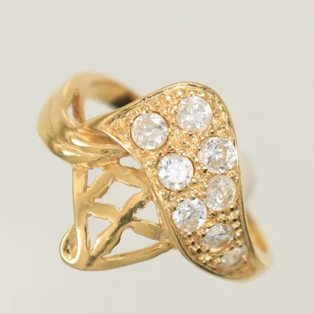 Ring med vita stenar stl 16½  bredd 2-15mm 18K bruttovikt 3,0g 