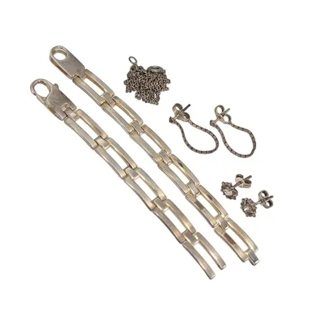 Diverse silversmycken eller delar därav, defekta Vikt: 26,5 g