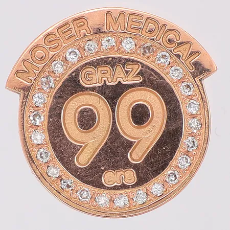 Brosch/Pin "Moser Medical Graz 99 ers" diamanter ca 0,40ctv, etui, 14K, stopp i metall ej med i vikt Vikt: 5 g
