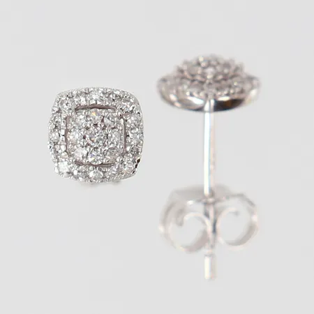 Ett par örhängen med diamanter 48 x ca 0,0025ct + 2 x 0,01ct, ca 5,5-6mm, vitguld, Guldfynd, 18K Vikt: 1,5 g