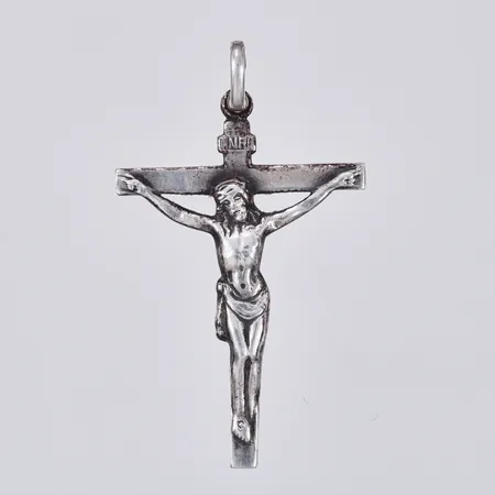 Hänge krucifix längd: ca 3,4cm bredd: ca 2,5-20mm 835/1000 silver Vikt: 1,7 g